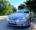 Серый Тойота Камри, объемом двигателя 2.4 л и пробегом 275 тыс. км за 9500 $, фото 1 на Automoto.ua