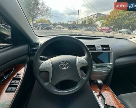 Серый Тойота Камри, объемом двигателя 2.4 л и пробегом 138 тыс. км за 11500 $, фото 21 на Automoto.ua