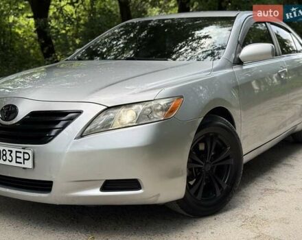 Сірий Тойота Камрі, об'ємом двигуна 2.4 л та пробігом 308 тис. км за 7799 $, фото 8 на Automoto.ua