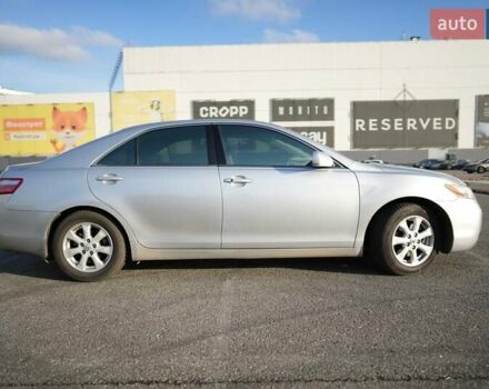 Серый Тойота Камри, объемом двигателя 3.46 л и пробегом 428 тыс. км за 10000 $, фото 3 на Automoto.ua