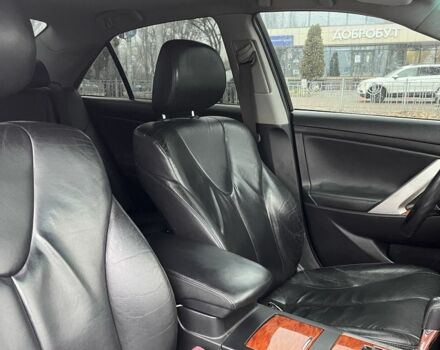 Серый Тойота Камри, объемом двигателя 2.4 л и пробегом 314 тыс. км за 6800 $, фото 9 на Automoto.ua