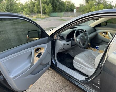 Серый Тойота Камри, объемом двигателя 3.5 л и пробегом 198 тыс. км за 9600 $, фото 4 на Automoto.ua