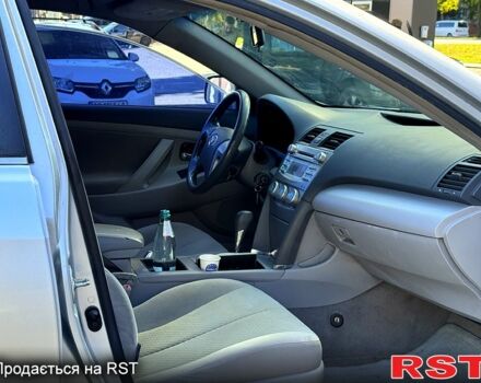 Серый Тойота Камри, объемом двигателя 2.4 л и пробегом 224 тыс. км за 6700 $, фото 1 на Automoto.ua