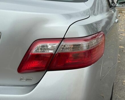 Серый Тойота Камри, объемом двигателя 2.4 л и пробегом 225 тыс. км за 7490 $, фото 9 на Automoto.ua