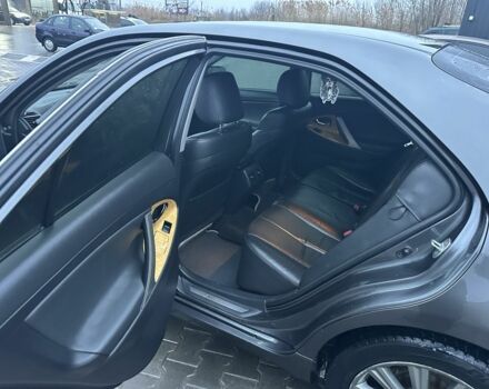 Серый Тойота Камри, объемом двигателя 2.4 л и пробегом 232 тыс. км за 8600 $, фото 6 на Automoto.ua