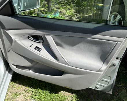 Серый Тойота Камри, объемом двигателя 2.4 л и пробегом 278 тыс. км за 6899 $, фото 8 на Automoto.ua