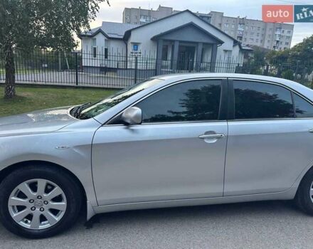 Сірий Тойота Камрі, об'ємом двигуна 2.4 л та пробігом 165 тис. км за 9999 $, фото 1 на Automoto.ua