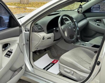 Серый Тойота Камри, объемом двигателя 2.4 л и пробегом 225 тыс. км за 7490 $, фото 10 на Automoto.ua