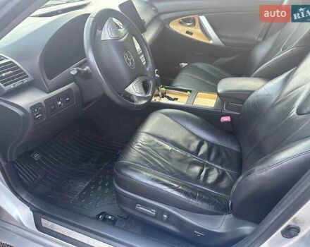 Сірий Тойота Камрі, об'ємом двигуна 2.4 л та пробігом 165 тис. км за 9999 $, фото 10 на Automoto.ua