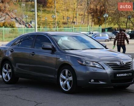 Серый Тойота Камри, объемом двигателя 3.5 л и пробегом 231 тыс. км за 10000 $, фото 2 на Automoto.ua