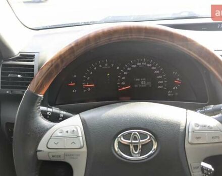 Серый Тойота Камри, объемом двигателя 3.5 л и пробегом 243 тыс. км за 8700 $, фото 4 на Automoto.ua