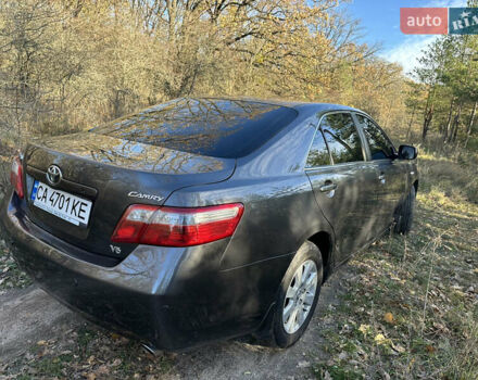 Серый Тойота Камри, объемом двигателя 3.46 л и пробегом 262 тыс. км за 9300 $, фото 3 на Automoto.ua