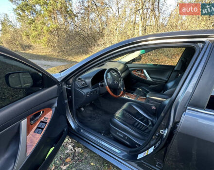 Серый Тойота Камри, объемом двигателя 3.46 л и пробегом 262 тыс. км за 9300 $, фото 19 на Automoto.ua