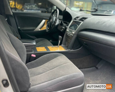 Серый Тойота Камри, объемом двигателя 2.4 л и пробегом 315 тыс. км за 8300 $, фото 14 на Automoto.ua