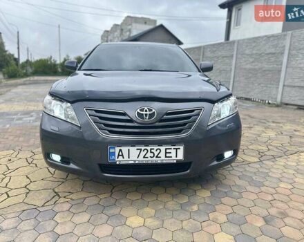 Сірий Тойота Камрі, об'ємом двигуна 3.5 л та пробігом 211 тис. км за 9800 $, фото 1 на Automoto.ua