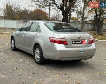 Серый Тойота Камри, объемом двигателя 2.4 л и пробегом 225 тыс. км за 7490 $, фото 4 на Automoto.ua