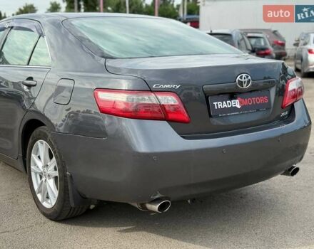 Серый Тойота Камри, объемом двигателя 3.46 л и пробегом 285 тыс. км за 8690 $, фото 3 на Automoto.ua