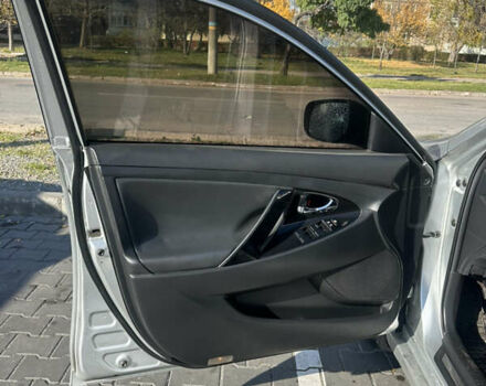 Сірий Тойота Камрі, об'ємом двигуна 2.36 л та пробігом 362 тис. км за 6800 $, фото 4 на Automoto.ua