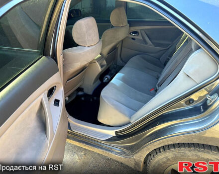 Серый Тойота Камри, объемом двигателя 2.4 л и пробегом 200 тыс. км за 7000 $, фото 10 на Automoto.ua