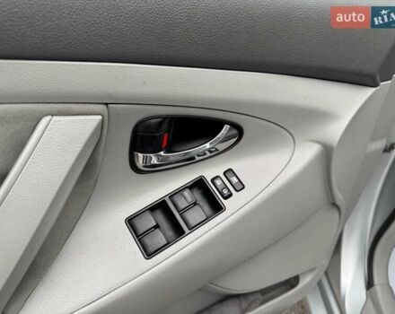 Серый Тойота Камри, объемом двигателя 2.4 л и пробегом 225 тыс. км за 7490 $, фото 17 на Automoto.ua