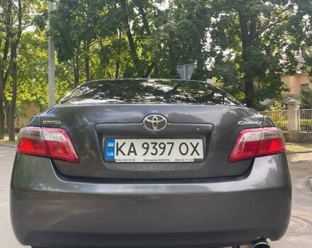 Серый Тойота Камри, объемом двигателя 2.4 л и пробегом 238 тыс. км за 9100 $, фото 7 на Automoto.ua