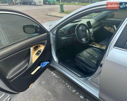 Сірий Тойота Камрі, об'ємом двигуна 2.4 л та пробігом 165 тис. км за 9999 $, фото 9 на Automoto.ua