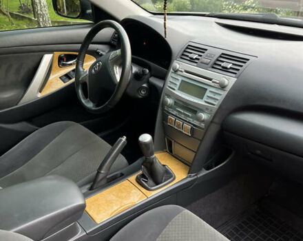 Серый Тойота Камри, объемом двигателя 2.4 л и пробегом 220 тыс. км за 8700 $, фото 48 на Automoto.ua