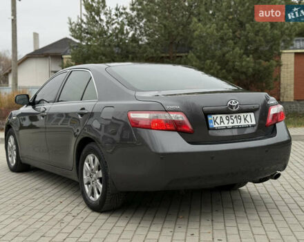 Серый Тойота Камри, объемом двигателя 2.4 л и пробегом 262 тыс. км за 6999 $, фото 2 на Automoto.ua