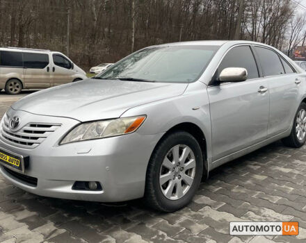 Серый Тойота Камри, объемом двигателя 2.4 л и пробегом 315 тыс. км за 8300 $, фото 2 на Automoto.ua