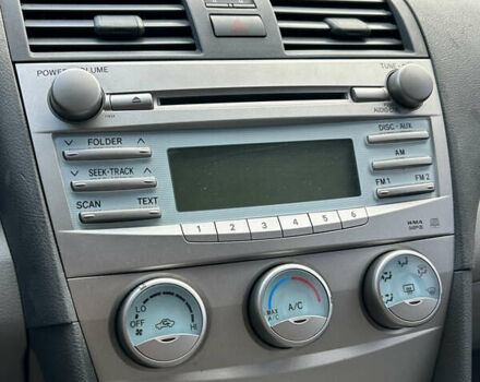 Сірий Тойота Камрі, об'ємом двигуна 2.4 л та пробігом 191 тис. км за 8300 $, фото 17 на Automoto.ua