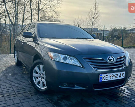 Серый Тойота Камри, объемом двигателя 3.46 л и пробегом 370 тыс. км за 9999 $, фото 2 на Automoto.ua