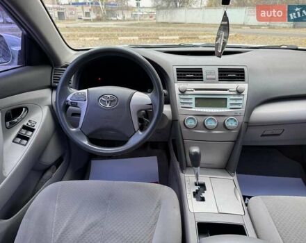 Серый Тойота Камри, объемом двигателя 2.4 л и пробегом 225 тыс. км за 7490 $, фото 15 на Automoto.ua