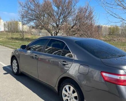 Сірий Тойота Камрі, об'ємом двигуна 2.4 л та пробігом 260 тис. км за 8700 $, фото 2 на Automoto.ua