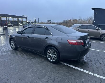 Серый Тойота Камри, объемом двигателя 2.4 л и пробегом 232 тыс. км за 8600 $, фото 2 на Automoto.ua