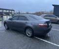 Серый Тойота Камри, объемом двигателя 2.4 л и пробегом 232 тыс. км за 8600 $, фото 2 на Automoto.ua
