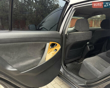 Серый Тойота Камри, объемом двигателя 2.4 л и пробегом 262 тыс. км за 6999 $, фото 29 на Automoto.ua