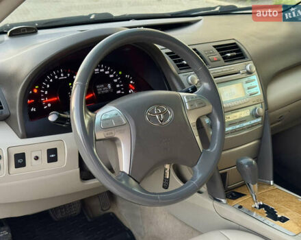 Серый Тойота Камри, объемом двигателя 2.36 л и пробегом 221 тыс. км за 7999 $, фото 29 на Automoto.ua