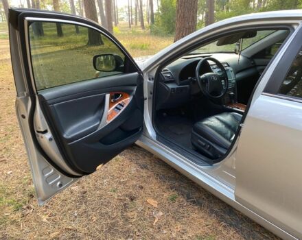 Серый Тойота Камри, объемом двигателя 2.4 л и пробегом 200 тыс. км за 7000 $, фото 5 на Automoto.ua