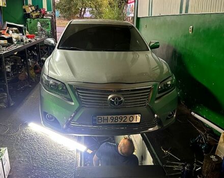 Сірий Тойота Камрі, об'ємом двигуна 3.5 л та пробігом 320 тис. км за 8000 $, фото 1 на Automoto.ua