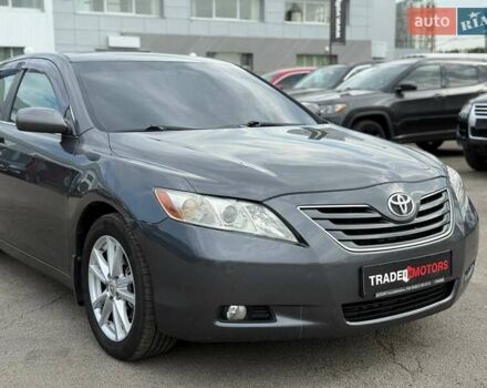 Серый Тойота Камри, объемом двигателя 3.46 л и пробегом 285 тыс. км за 8690 $, фото 1 на Automoto.ua