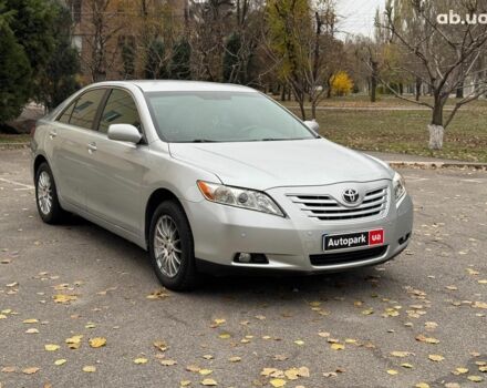 Серый Тойота Камри, объемом двигателя 2.4 л и пробегом 225 тыс. км за 7490 $, фото 2 на Automoto.ua