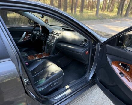 Сірий Тойота Камрі, об'ємом двигуна 3.5 л та пробігом 245 тис. км за 7500 $, фото 2 на Automoto.ua