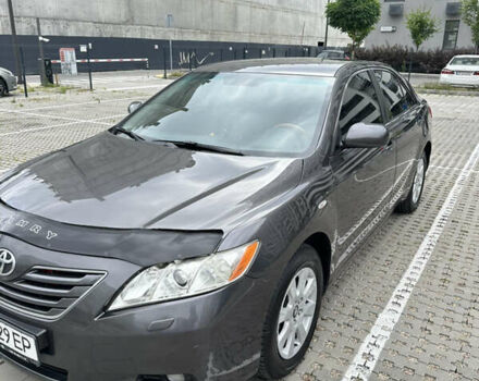 Серый Тойота Камри, объемом двигателя 3.5 л и пробегом 265 тыс. км за 10500 $, фото 2 на Automoto.ua