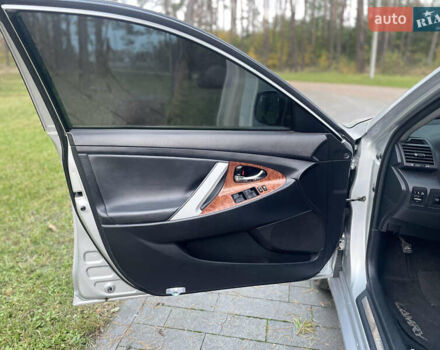 Серый Тойота Камри, объемом двигателя 2.36 л и пробегом 249 тыс. км за 8400 $, фото 9 на Automoto.ua