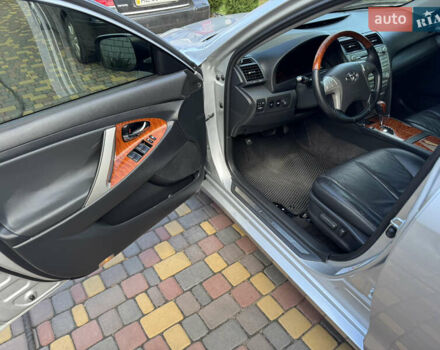 Серый Тойота Камри, объемом двигателя 3.46 л и пробегом 289 тыс. км за 9300 $, фото 7 на Automoto.ua