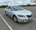 Серый Тойота Камри, объемом двигателя 2.4 л и пробегом 340 тыс. км за 7500 $, фото 1 на Automoto.ua