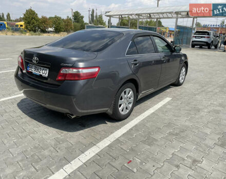 Сірий Тойота Камрі, об'ємом двигуна 2.36 л та пробігом 240 тис. км за 7700 $, фото 2 на Automoto.ua