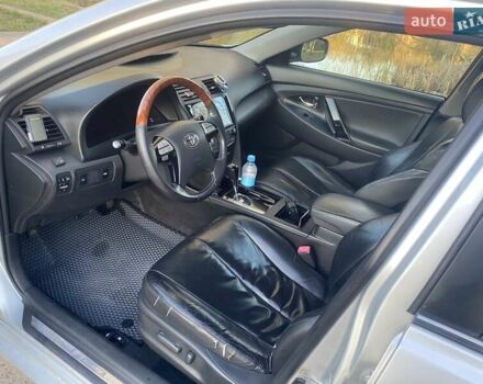 Сірий Тойота Камрі, об'ємом двигуна 3.5 л та пробігом 252 тис. км за 8800 $, фото 7 на Automoto.ua