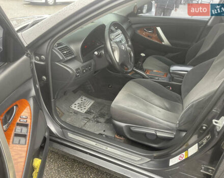 Серый Тойота Камри, объемом двигателя 2.36 л и пробегом 283 тыс. км за 8500 $, фото 10 на Automoto.ua