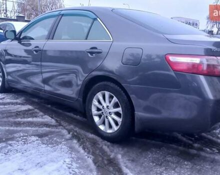 Серый Тойота Камри, объемом двигателя 2.36 л и пробегом 305 тыс. км за 7800 $, фото 16 на Automoto.ua